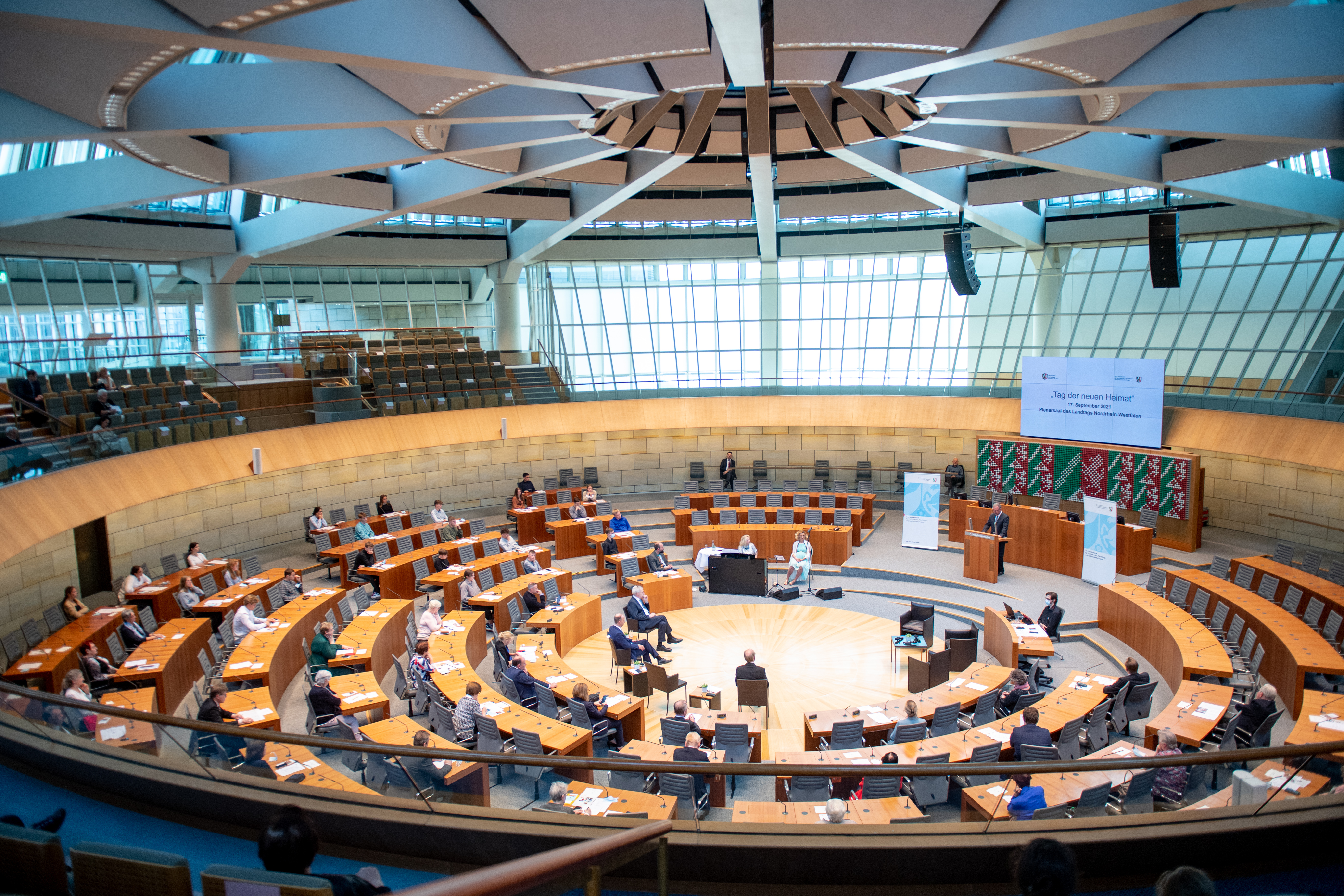 Landtag: Blick in den Plenarsaal