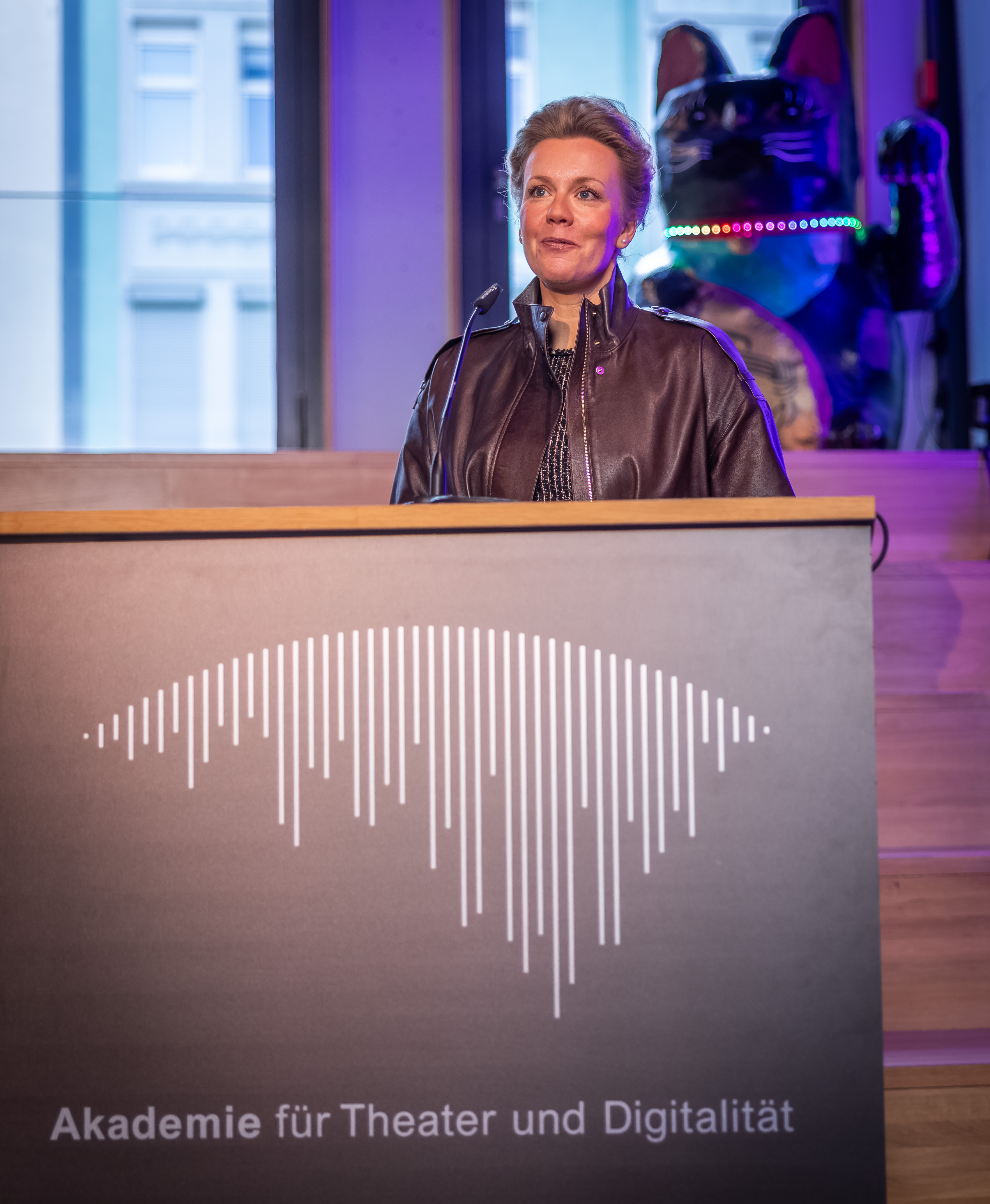 Frau Ministerin Brandes MdL am Sprecherpult