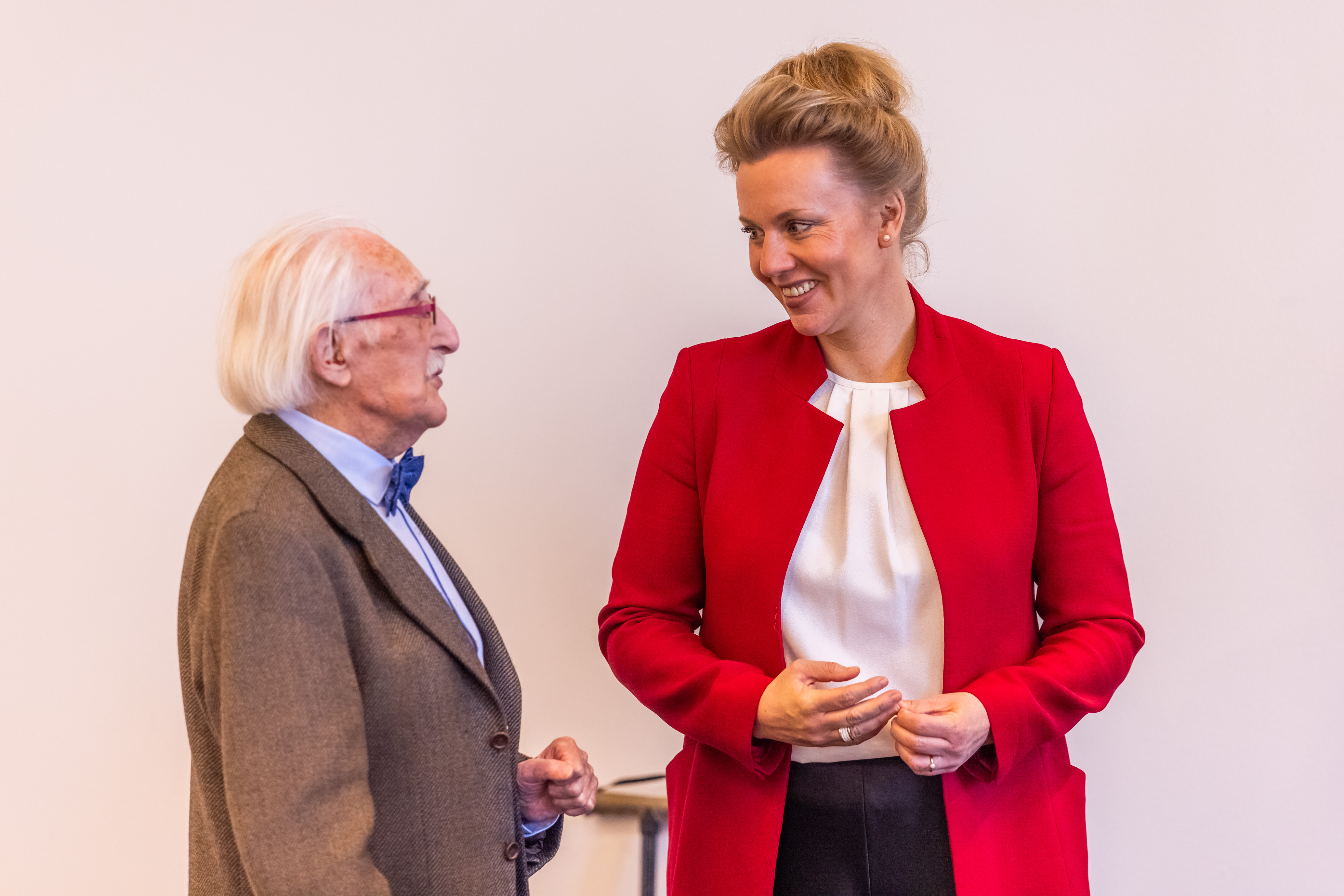 Dr. Leon Weintraub im Gespräch mit Ministerin Ina Brandes MdL