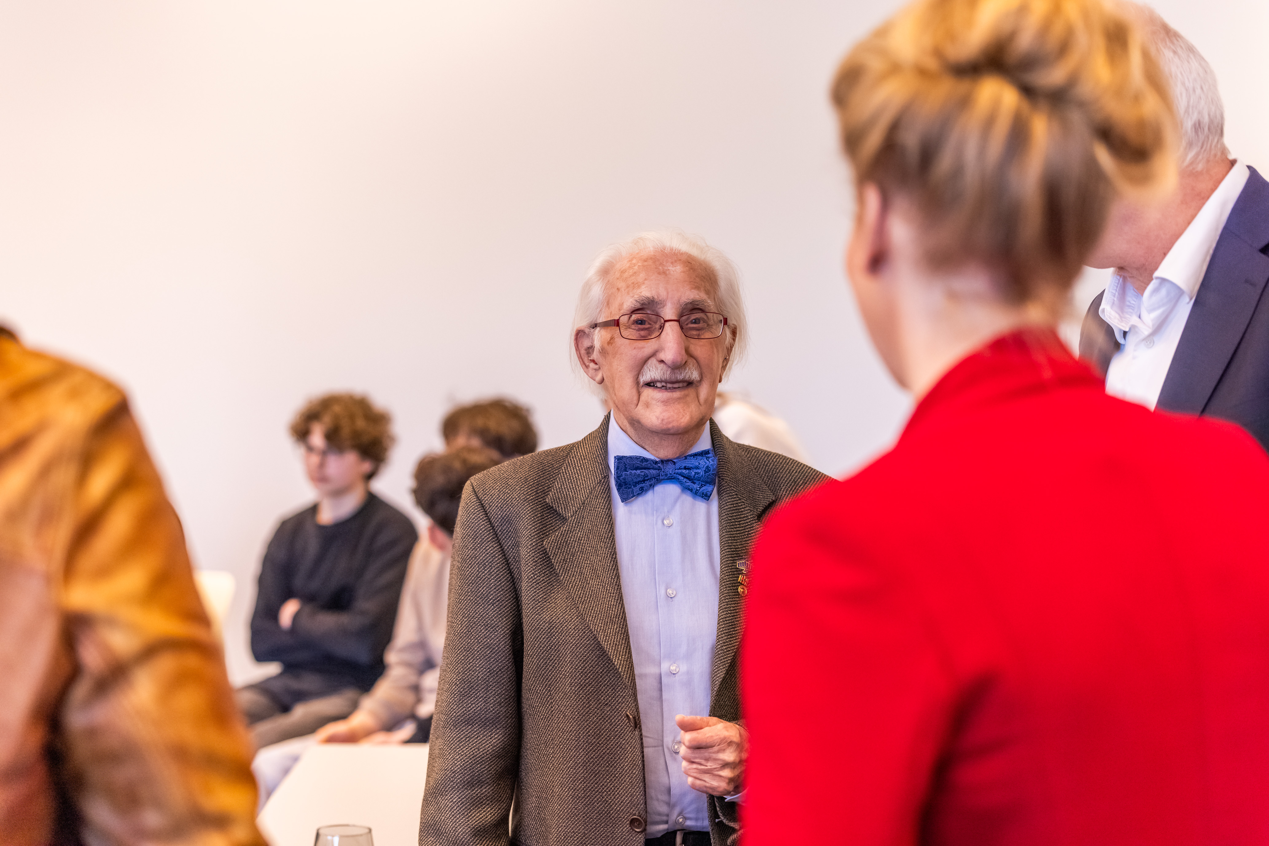 Dr. Leon Weintraub in Gesprächen