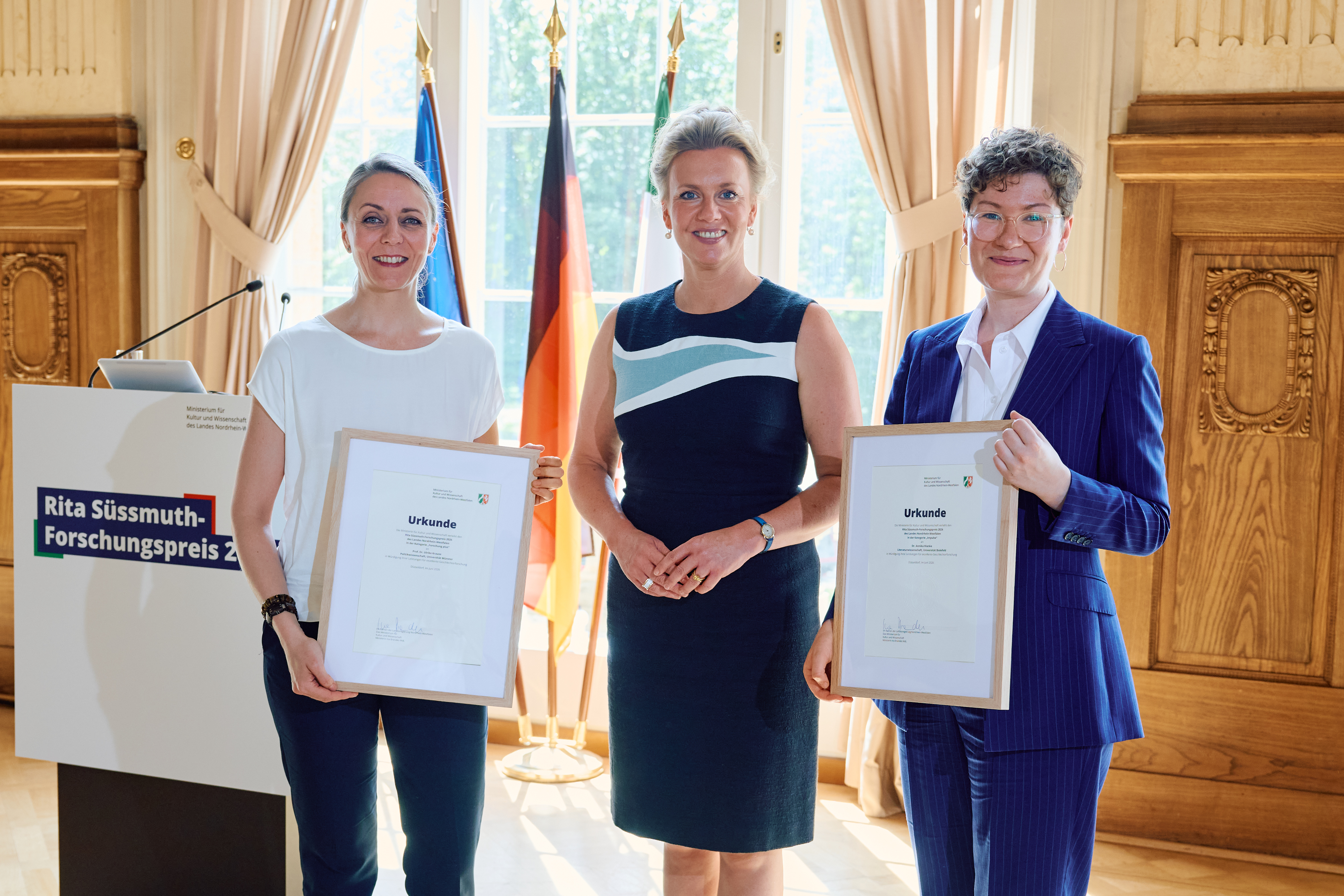 Gruppenbild: Ministerin Brandes mit den Rita Süssmuth-Forschungspreisträgerinnen 2026