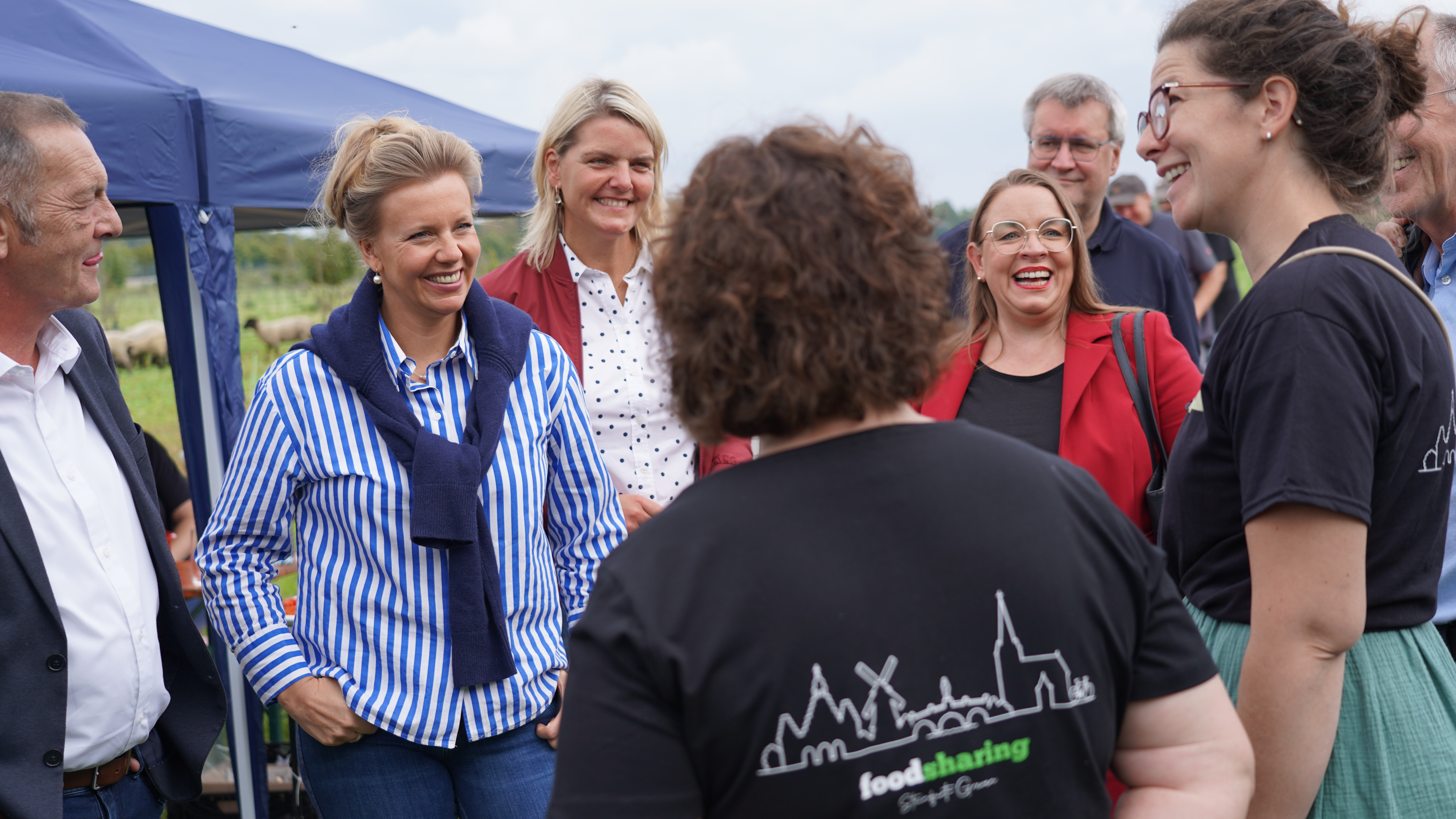 Ministerin Brandes mit Verantwortlichen der Schnippeldisco