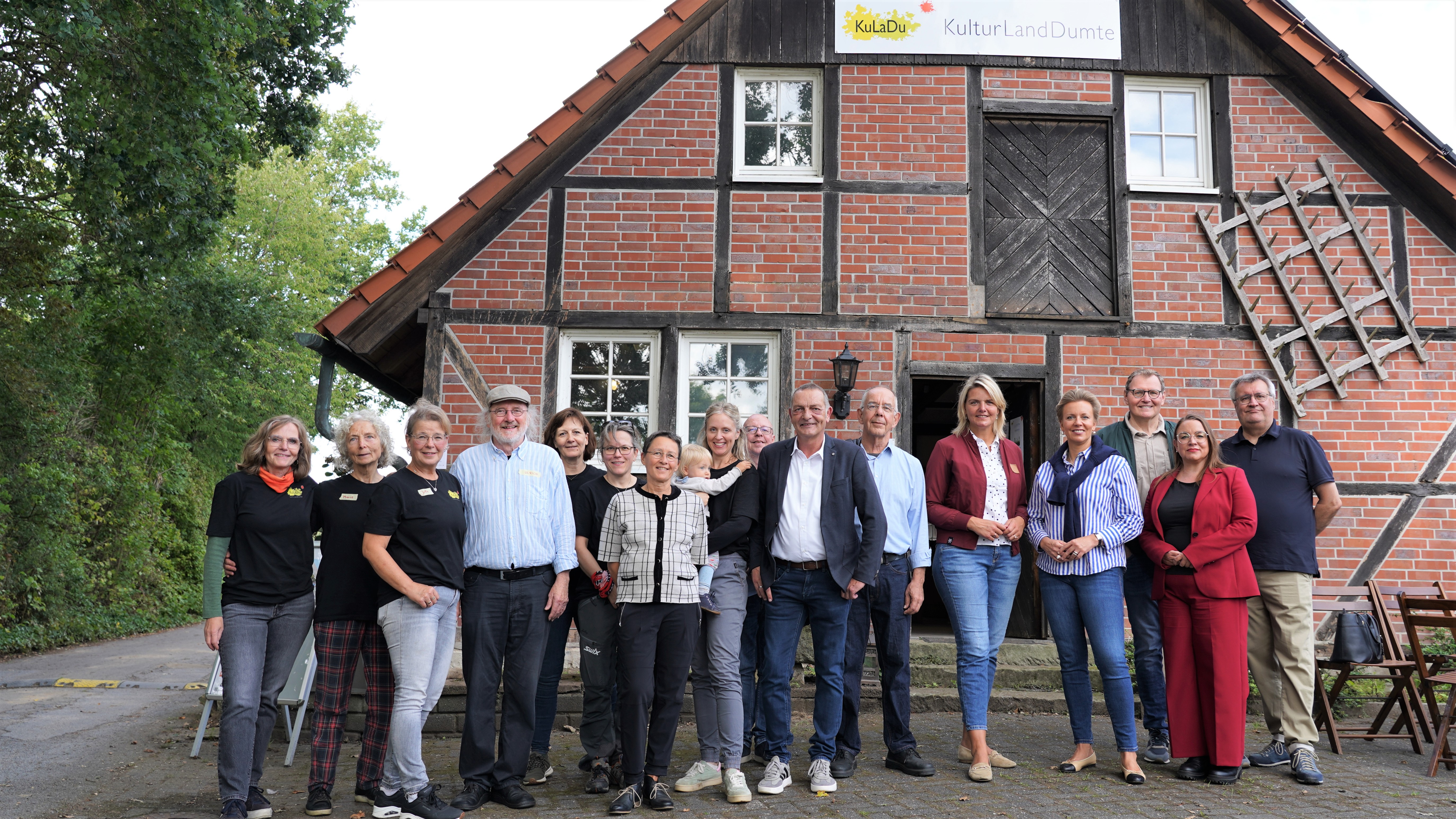 Verantwortliche des KulturLandDumte mit Ministerin Brandes