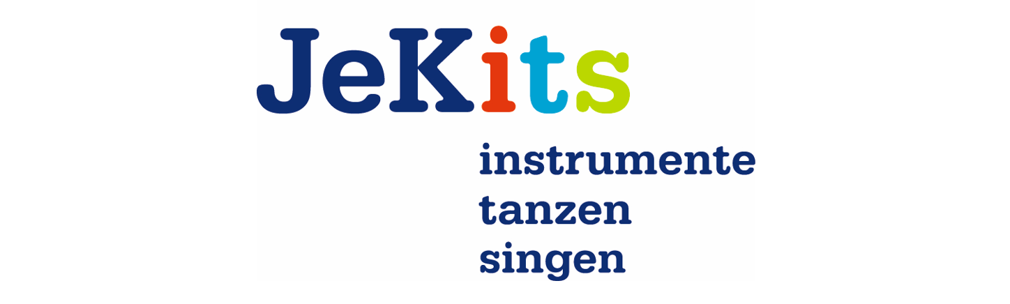 Kinder mit Instrumenten und Logoschriftzug