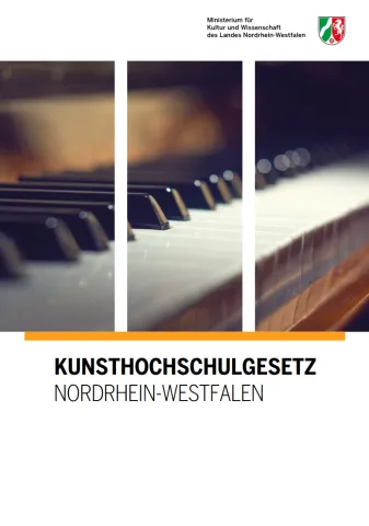 Tasten eines Klaviers, darunter der Schriftzug Kunsthochschulgesetz