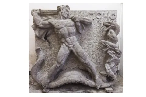 Das Relief von Herkules im Kampf mit der Hydra