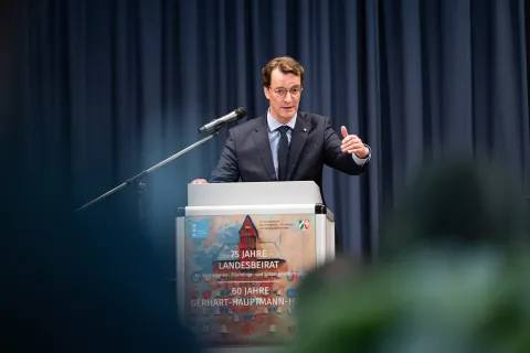 Hendrik Wüst bei einer Rede