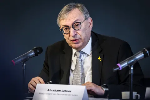 Abraham Lehrer bei der PK