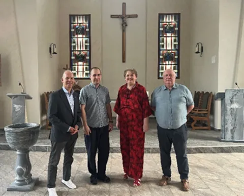 Gruppenfoto in Kirche