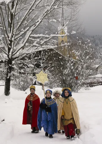 Kinder als Sternsinger