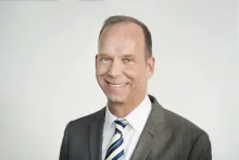 Portrait eines Mannes im Anzug