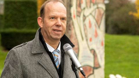 Heiko Hendriks spricht zu 30 Jahren Mauerfall in Düsseldorf