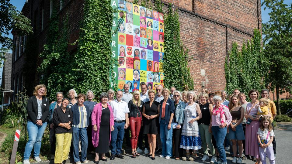 Tag der Dritten Orte 2024: Gruppenfoto Rote Schule Sendenhorst-Albersloh