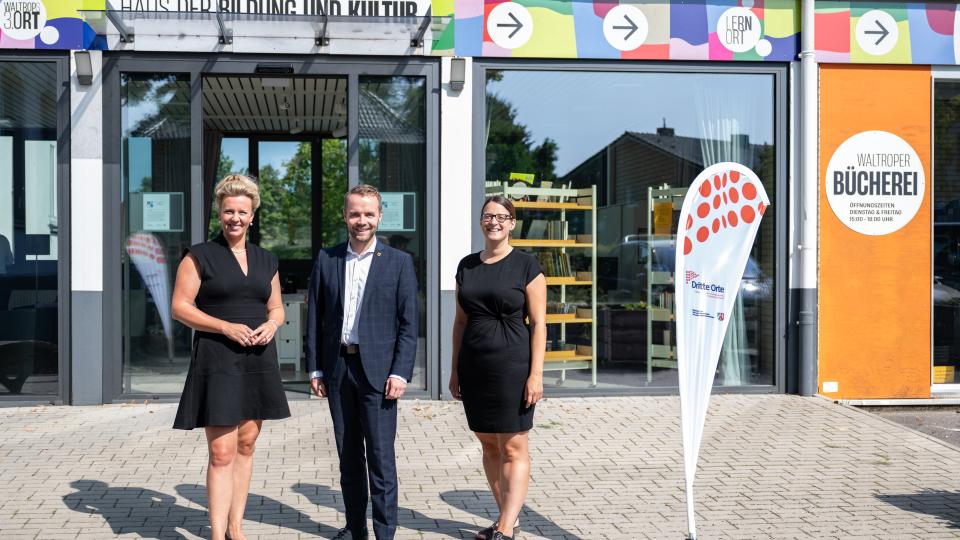 Tag der Dritten Orte 2024: Gruppenfoto Haus der Begegnung, Bildung und Kultur Waltrop 