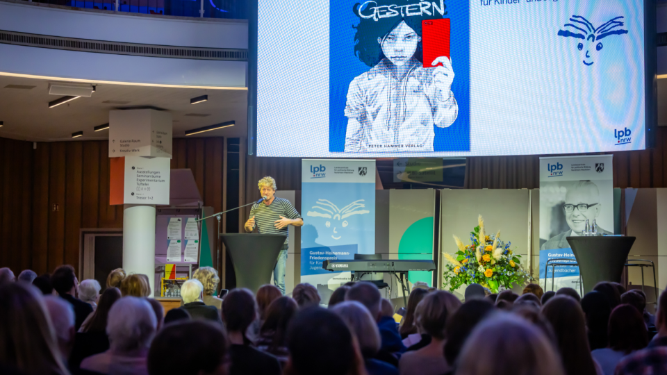 Rede Jörg Isermeyer auf Bühne