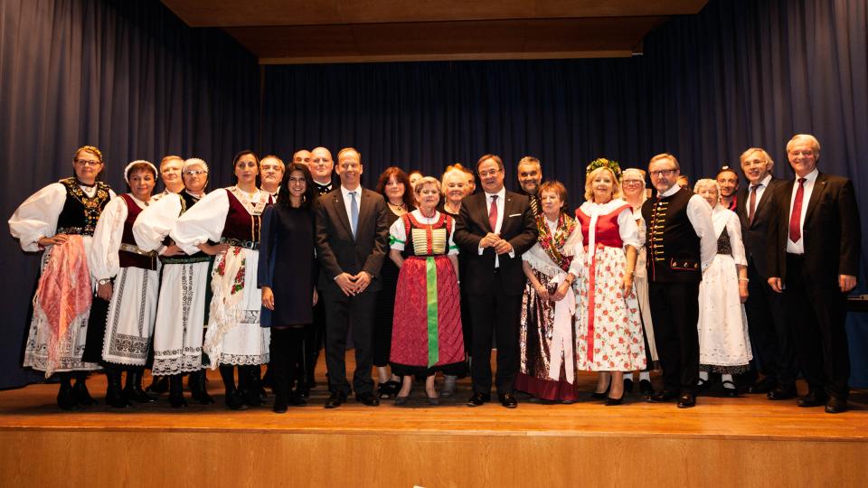 Gruppenbild auf Bühne