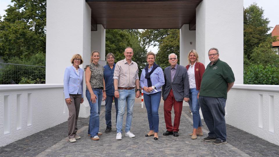 Ministerin Brandes mit den Verantwortlichen vom Bispinghof