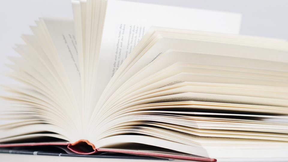 Ein aufgeschlagenes Buch