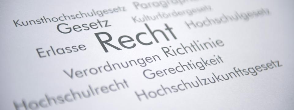 Wortwolke mit Begriffen rund um das Thema Recht