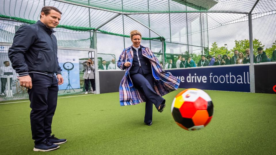 Europawahltour: Ministerin Ina Brandes und BVB-Spielerlegende Lars Ricken