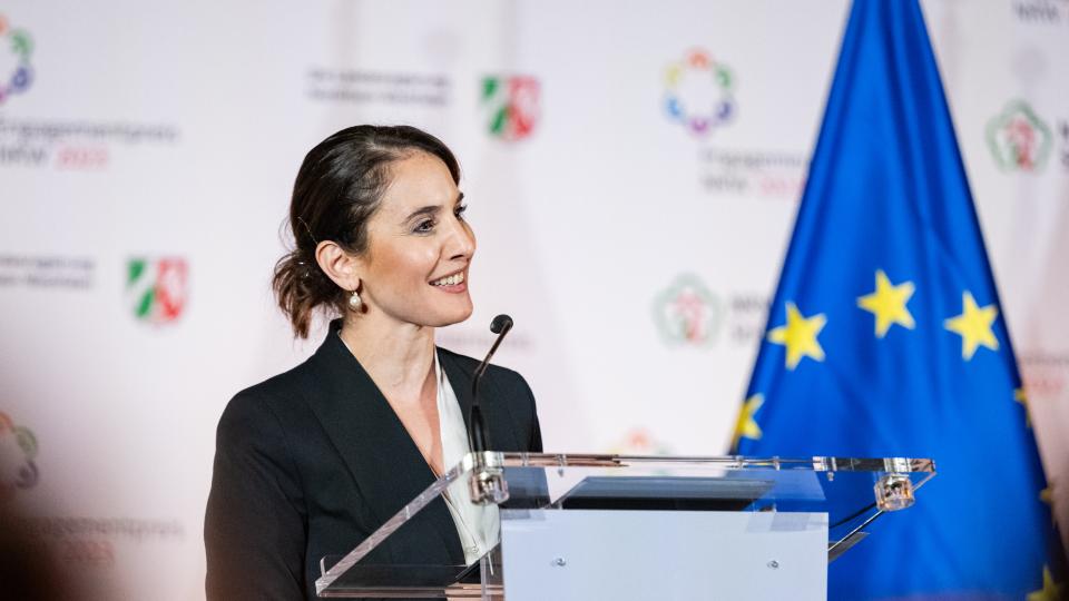Staatssekretärin Gonca Türkeli-Dehnert beim Engagementpreis NRW 2023
