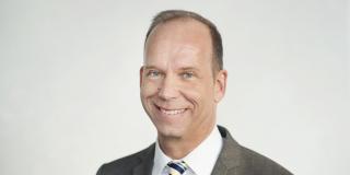 Portrait eines Mannes im Anzug