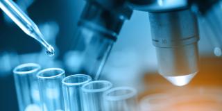 Pipette mit Reagenzgläsern