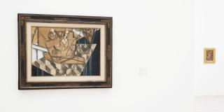 Gemälde an weißer Wand