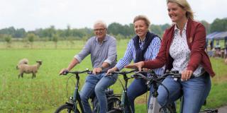 Ministerin Brandes auf dem Fahrrad