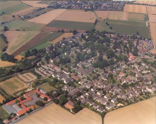 Luftaufnahme eines Ortes