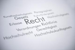 Wortwolke mit Begriffen rund um das Thema Recht