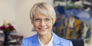 Portraitfoto Ministerin Dorothee Feller