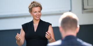 Tag der Dritten Orte 2024: Foto Ministerin Ina Brandes