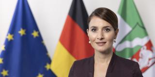 Staatssekretärin Tuerkeli-Dehnert