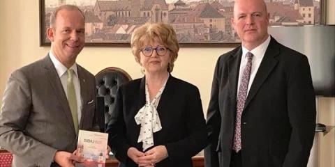Von links nach rechts: Heiko Hendriks, Bürgermeisterin Astrid Fodor, Rainer Lehni