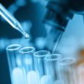 Pipette mit Reagenzgläsern