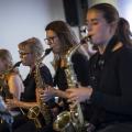 Saxophonistinnen auf einer Bühne